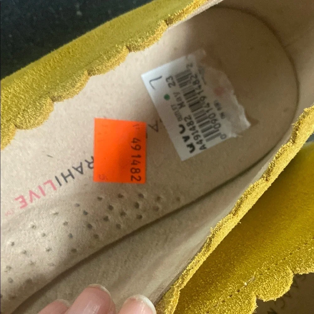 Isaac Mizrahi Women's Yellow Espadrille Flats